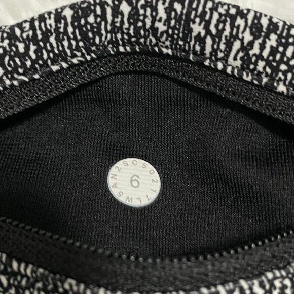 Women Lululemon Tight Stuff Tight II (25") Salt Alpine White Black Size 6 - Picture 12 of 12